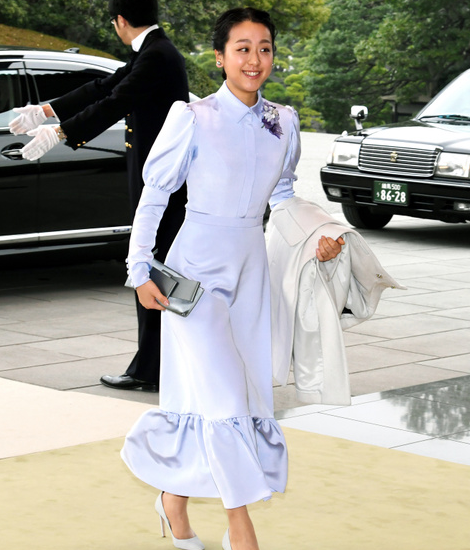 浅田真央、胸元&背中大胆ドレスで登場 高橋一生が感動「おきれい」【ベストフォーマリスト授賞式】