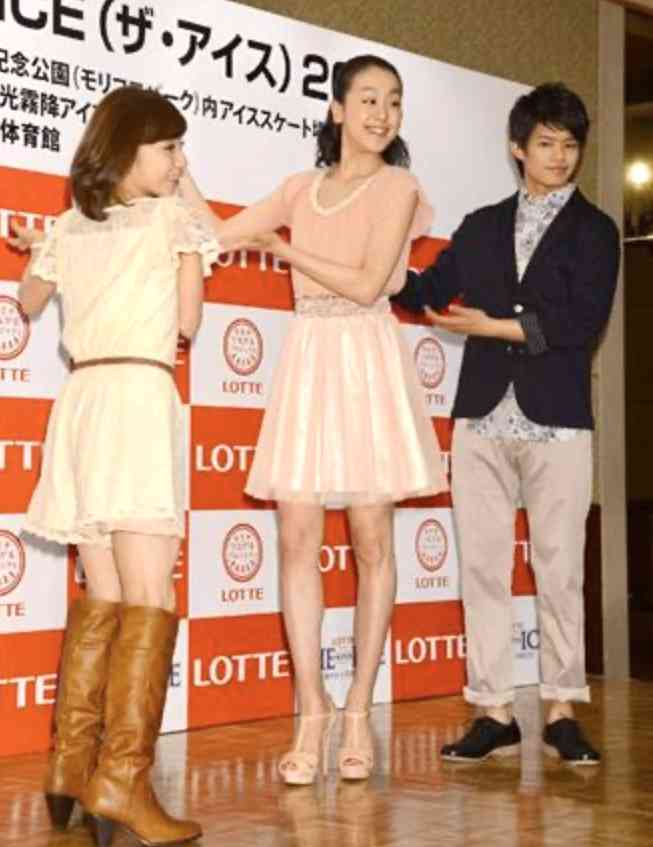 浅田真央、胸元&背中大胆ドレスで登場 高橋一生が感動「おきれい」【ベストフォーマリスト授賞式】