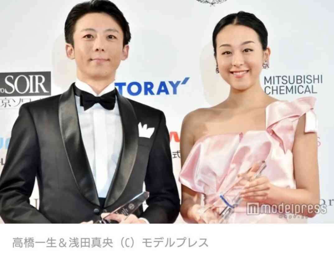 浅田真央、胸元&背中大胆ドレスで登場 高橋一生が感動「おきれい」【ベストフォーマリスト授賞式】