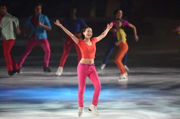 浅田真央、胸元&背中大胆ドレスで登場 高橋一生が感動「おきれい」【ベストフォーマリスト授賞式】