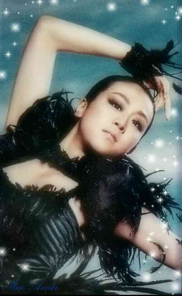 浅田真央、胸元&背中大胆ドレスで登場 高橋一生が感動「おきれい」【ベストフォーマリスト授賞式】