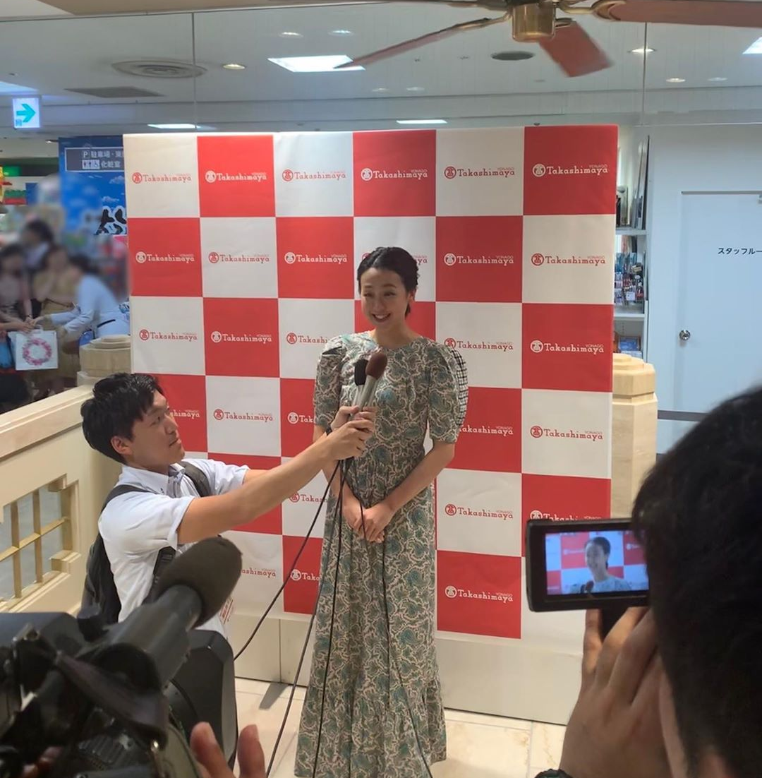 浅田真央、胸元&背中大胆ドレスで登場 高橋一生が感動「おきれい」【ベストフォーマリスト授賞式】