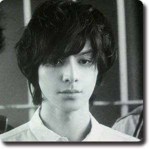 “ダメ男”生田斗真、ボサ髪で登場 「俺の話は長い」ポスター解禁