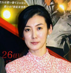 顔の歪み、メイクで補正しますか？
