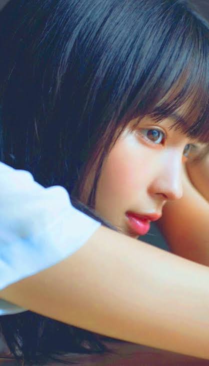 横顔、斜めからの顔がキレイだなと思う画像をお願いします!