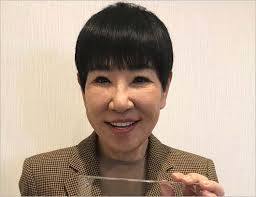 和田アキ子、眼瞼下垂の修正手術終了を報告 体重2.5キロ増で「ズボンのホックが外れた」