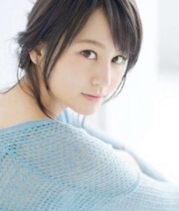 内山理名&桐谷美玲ら、赤ドレスで“美共演” 『スウィートパワー』がファン感謝イベント
