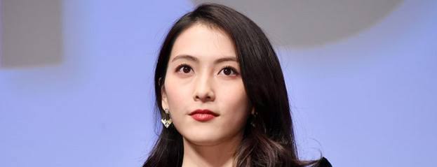 内山理名&桐谷美玲ら、赤ドレスで“美共演” 『スウィートパワー』がファン感謝イベント