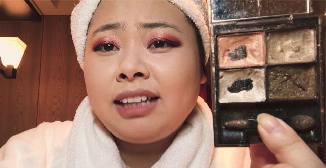 渡辺直美のファッションやメイクを研究するトピ