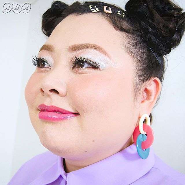渡辺直美のファッションやメイクを研究するトピ