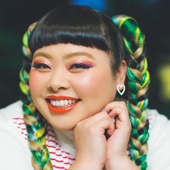 渡辺直美のファッションやメイクを研究するトピ