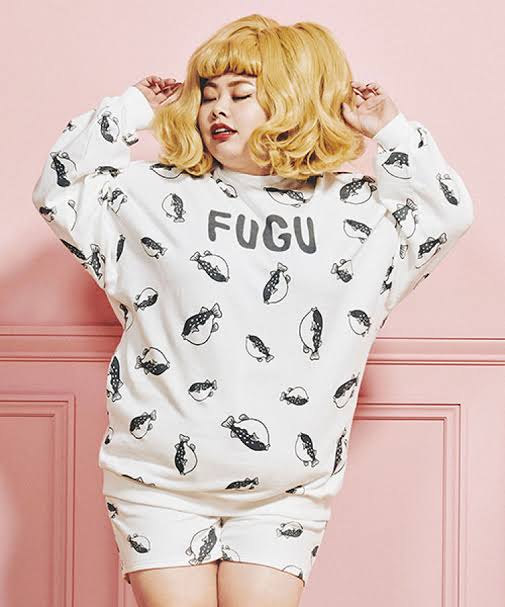 渡辺直美のファッションやメイクを研究するトピ