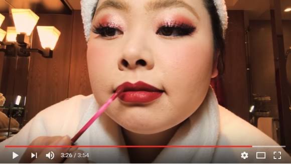渡辺直美のファッションやメイクを研究するトピ