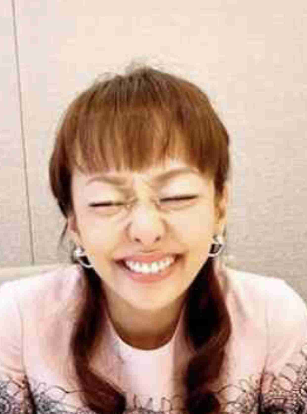 神田うの、結婚記念日ランチではしゃぐ姿に「うのさん～、空気読んで」の声