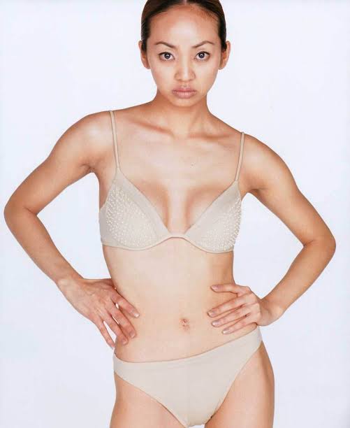 神田うの、結婚記念日ランチではしゃぐ姿に「うのさん～、空気読んで」の声