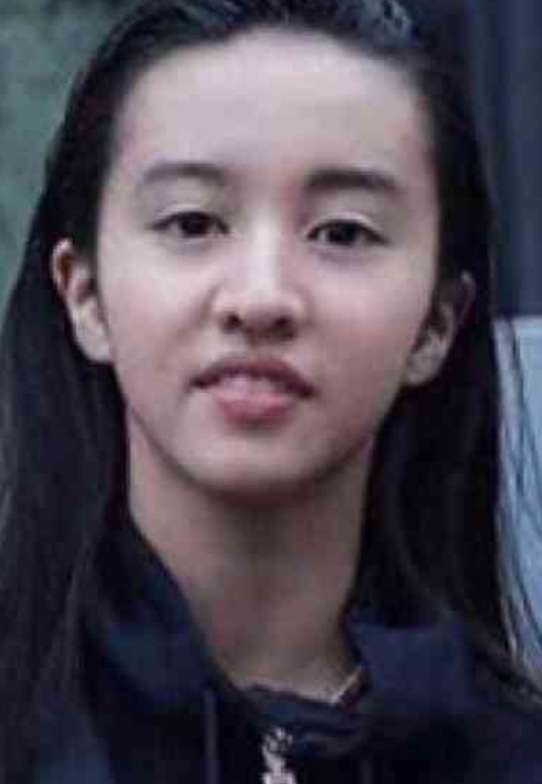 Koki,ミラノコレクションデビュー　美脚際立つ堂々ランウェイ