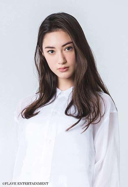 Koki,ミラノコレクションデビュー　美脚際立つ堂々ランウェイ