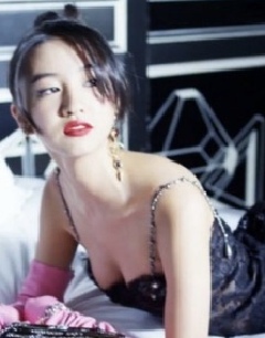 Koki,ミラノコレクションデビュー　美脚際立つ堂々ランウェイ