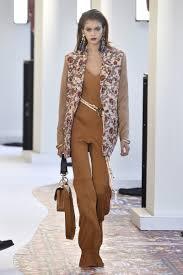 Koki,ミラノコレクションデビュー　美脚際立つ堂々ランウェイ