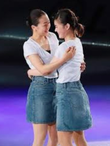 村上佳菜子、浅田真央さん29歳誕生祝いショットに「2人とも可愛い」「まおかな大好き」とファン歓喜