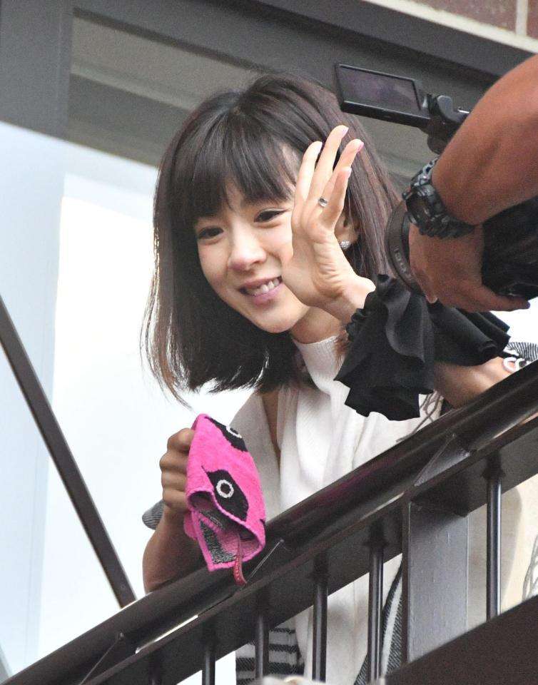 鈴木奈々、ほしのあきと2ショット公開「顔小さい」「綺麗ですね」など反響