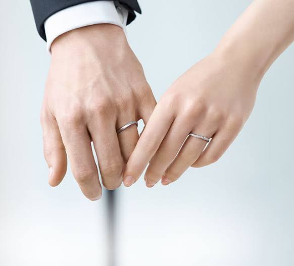 結婚指輪つけていない人