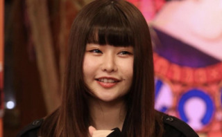 桜井日奈子、街頭募金を呼びかけ ファンに笑顔で対応