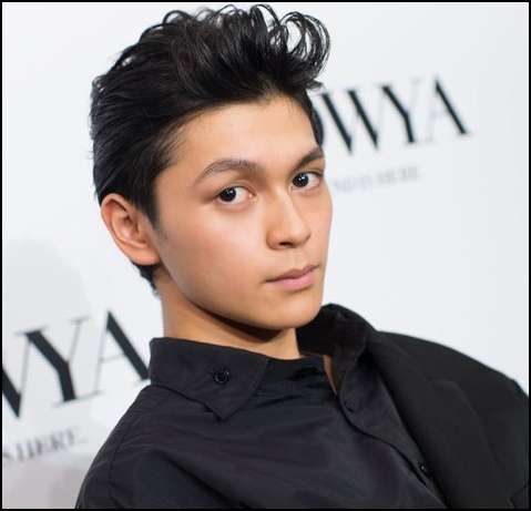 新田真剣佑と眞栄田郷敦　父のパーティ共演で注目の兄弟愛