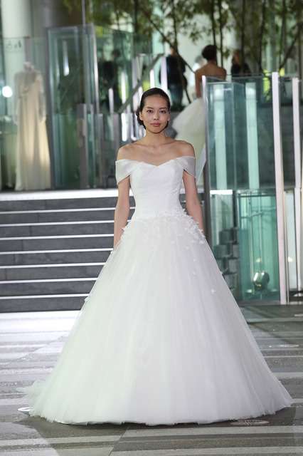国内ブランドのウェディングドレスが沢山見たい