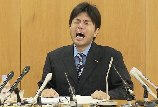 布施明の「君は薔薇より美しい」の「変わったーッ」の顔を貼るトピ