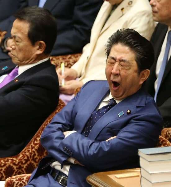 布施明の「君は薔薇より美しい」の「変わったーッ」の顔を貼るトピ