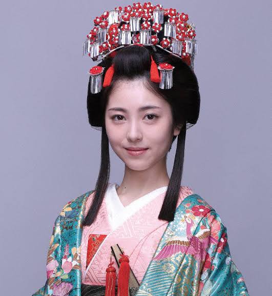浜辺美波、魔女のハロウィン仮装で雰囲気ガラリ「可愛い」の声続出