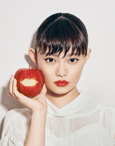 杉咲花、22歳の誕生日を綾野剛・板谷由夏らが祝福