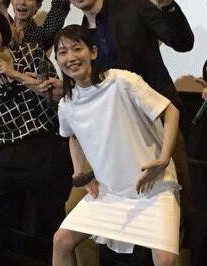 吉岡里帆が生放送中に心が折れて涙目に！男気フォローした吉沢亮と「熱愛の予感」が!?