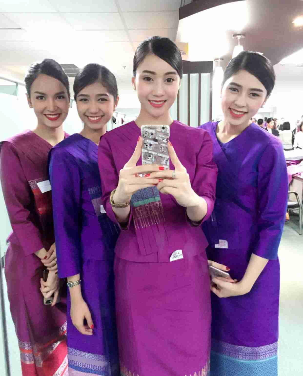 世界の客室乗務員の制服がみたい