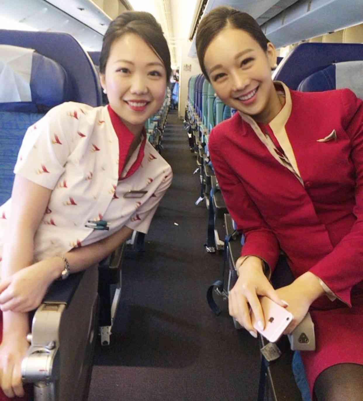 世界の客室乗務員の制服がみたい