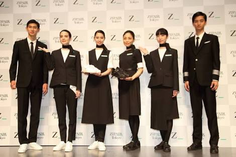 世界の客室乗務員の制服がみたい