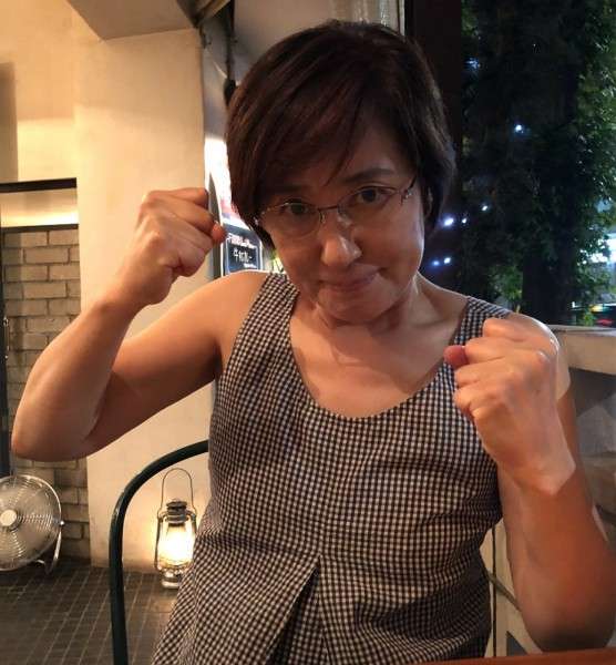 【閲覧注意】松居一代が下半身露出!ブログで「ノーパン」アピールが波紋