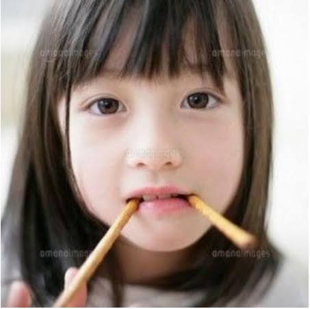 私は誰でしょう？有名人の子供の頃の画像で誰か分かったらプラスを押すトピ！