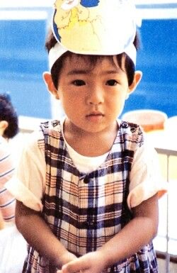 私は誰でしょう？有名人の子供の頃の画像で誰か分かったらプラスを押すトピ！