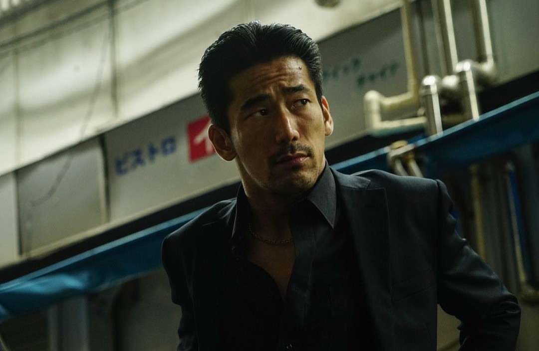 岩田剛典、初の医師役で白衣＆メガネビジュアル初公開「新鮮な気持ちで」
