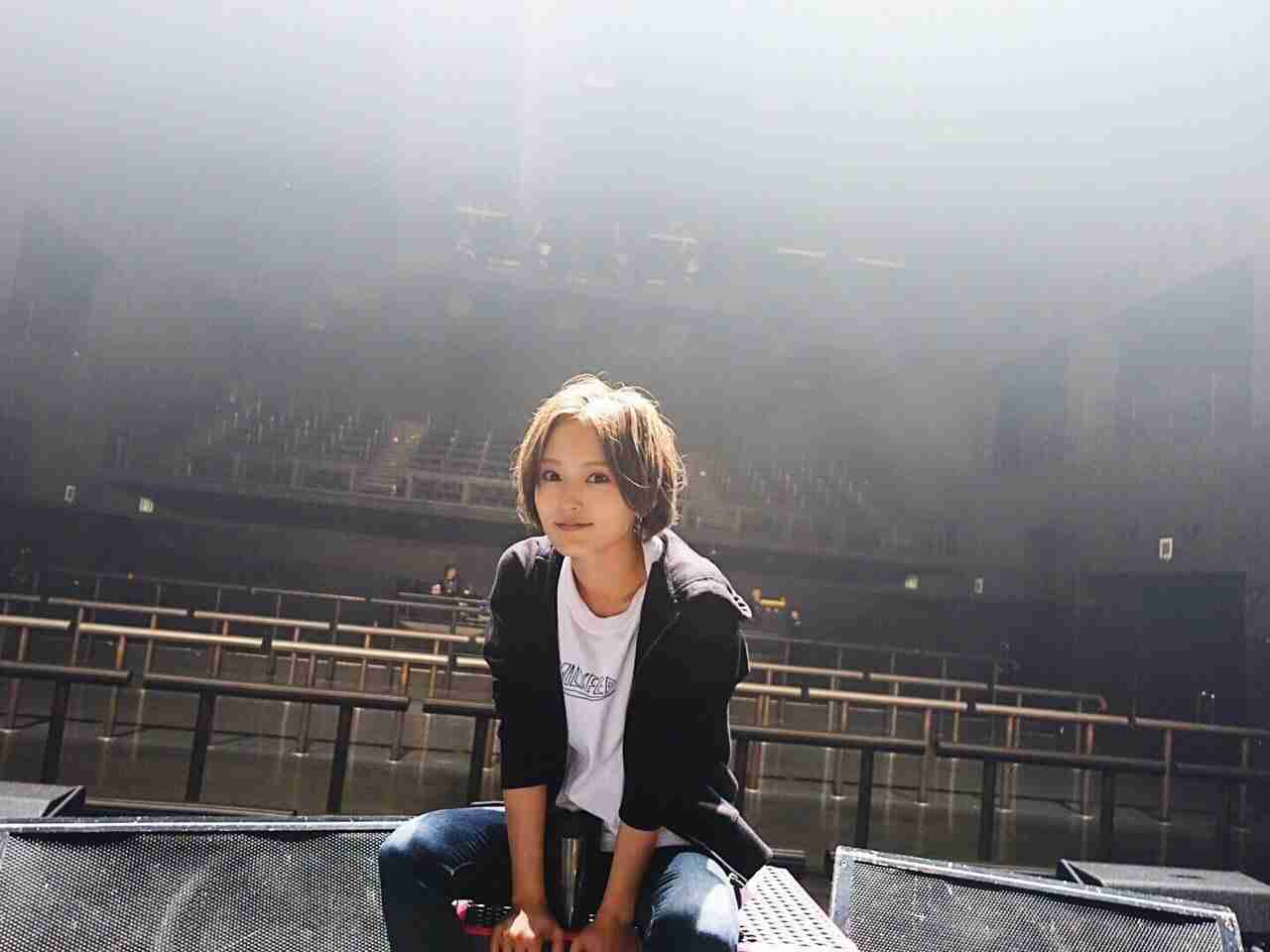 山本彩、新曲「追憶の光」ジャケット写真解禁