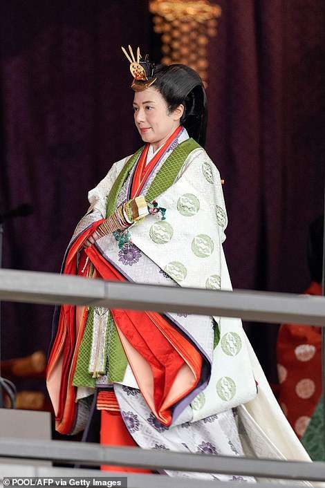即位の礼に参加されている来賓のファッションを見たい!