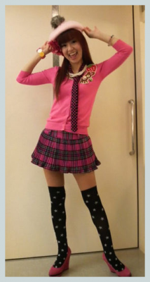 かつみ・さゆりのさゆり“スタイル抜群”セーラー服姿