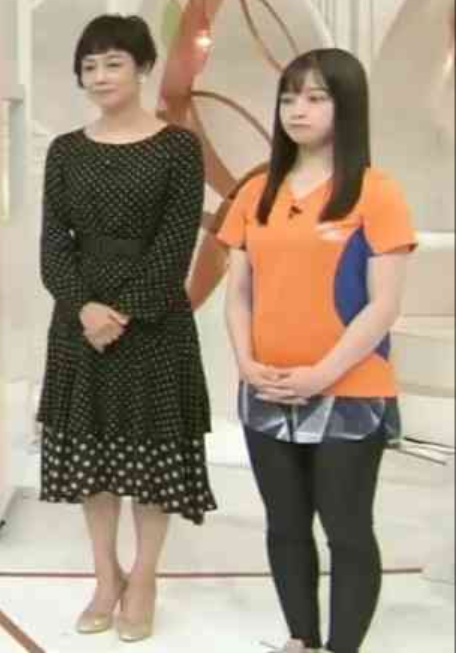 橋本環奈専用車両が登場！一般公募の秀逸コピーに囲まれて