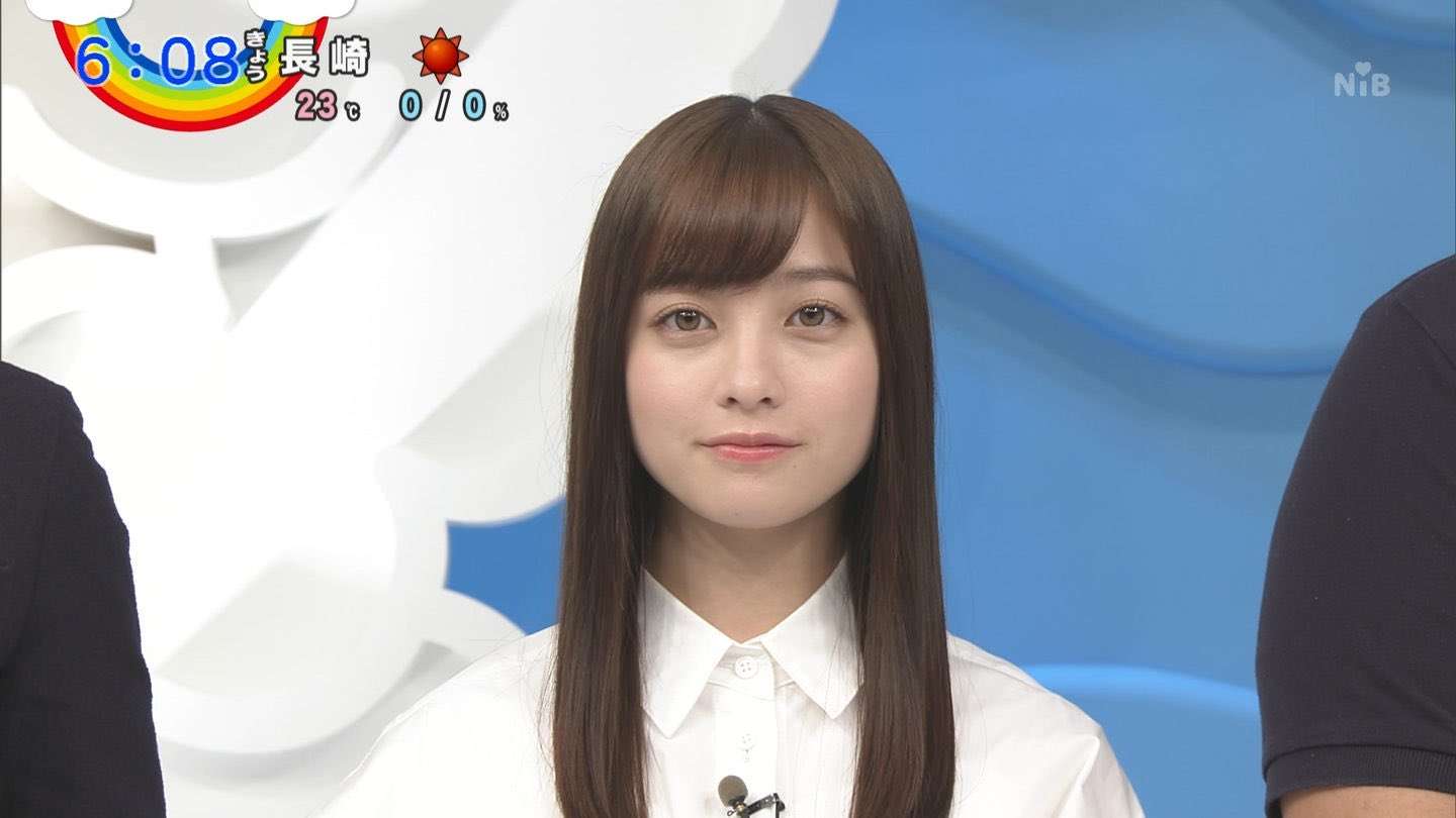 橋本環奈専用車両が登場！一般公募の秀逸コピーに囲まれて