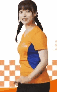 橋本環奈専用車両が登場！一般公募の秀逸コピーに囲まれて