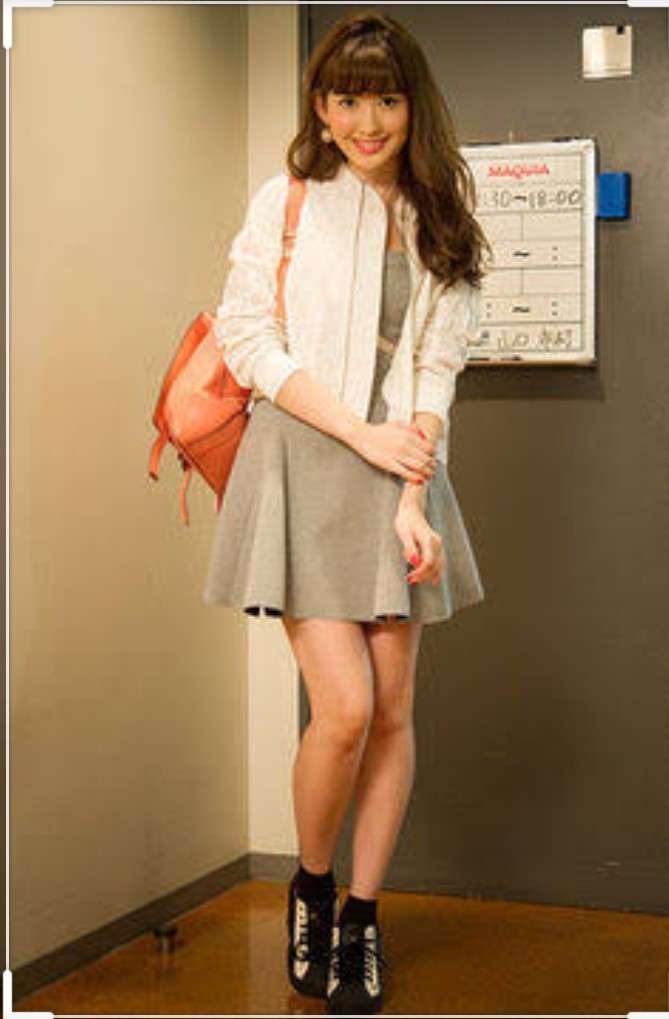 久しぶりに会う女友達と遊ぶ時の服装