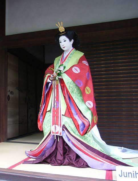 久しぶりに会う女友達と遊ぶ時の服装