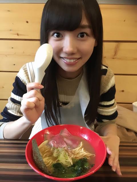 オフショットのイケメン・美女の画像